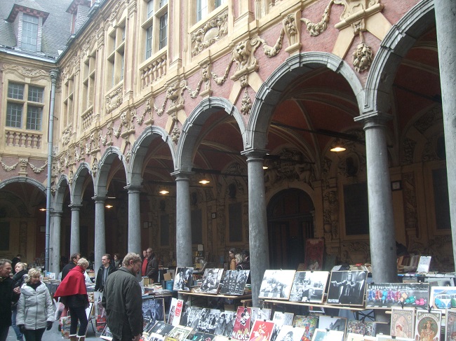 En France Aussi Les Charmes De La Vieille Bourse De Lille Un Pied Dans Les Nuages